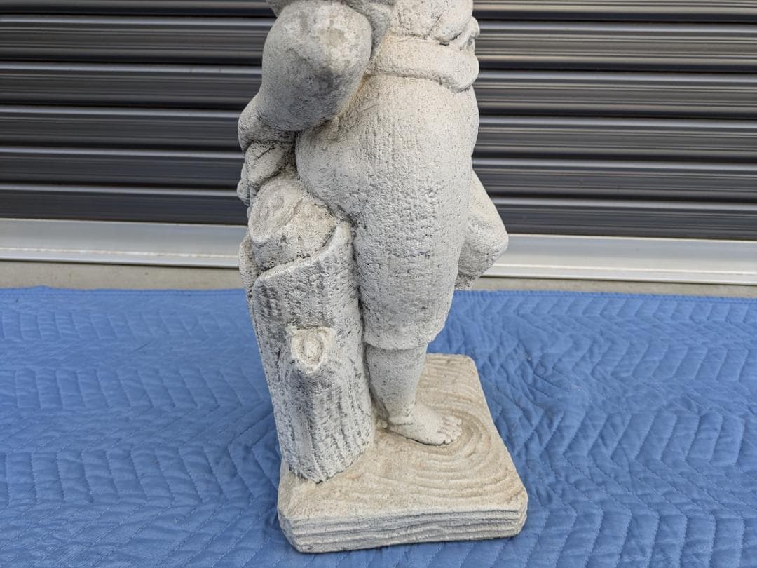 478　イタリア製　石像　花束を持つ子ども　ガーデンオーナメント