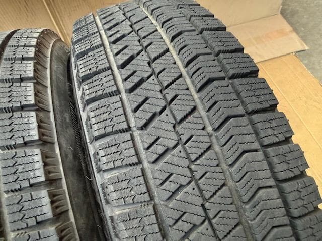 アクア ヤリス ヴィッツ フィット 175/70R14 VRX2 2021年製