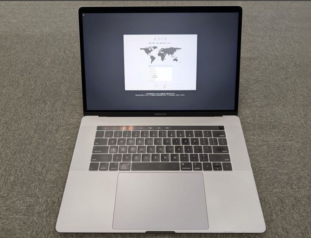 MacBook Pro 15インチ 本体　Mid2018