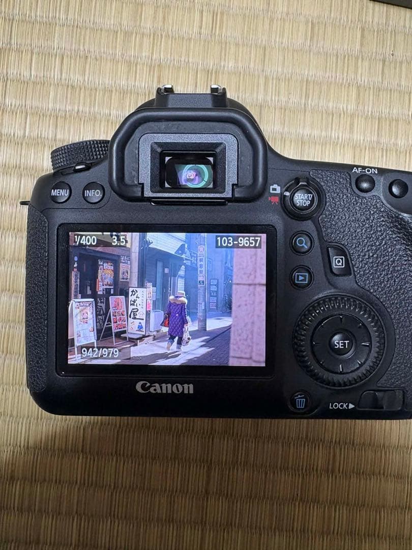 [最終価格] Canon EOS 6D 本体 + バッテリー2個 + 充電器