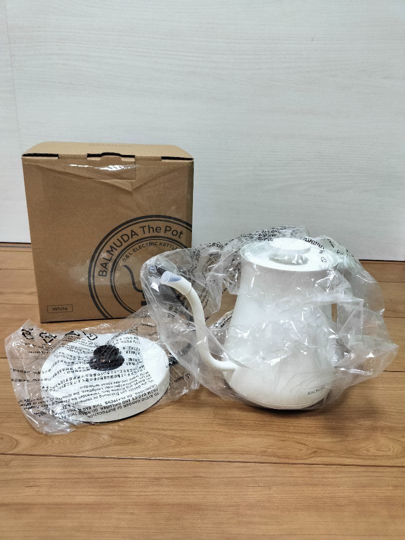 【1回のみ使用　美品】BALMUDA　バルミューダ　電気ケトル　ホワイト　白