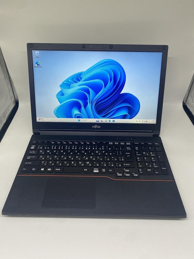【FUJITSU】爆速Corei7/SSD256GB ノートパソコン B10