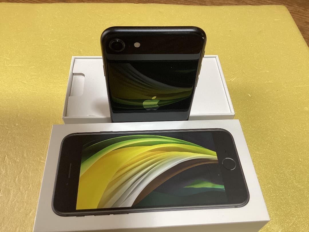 【美品】Apple iPhone SE (第2世代) ブラック