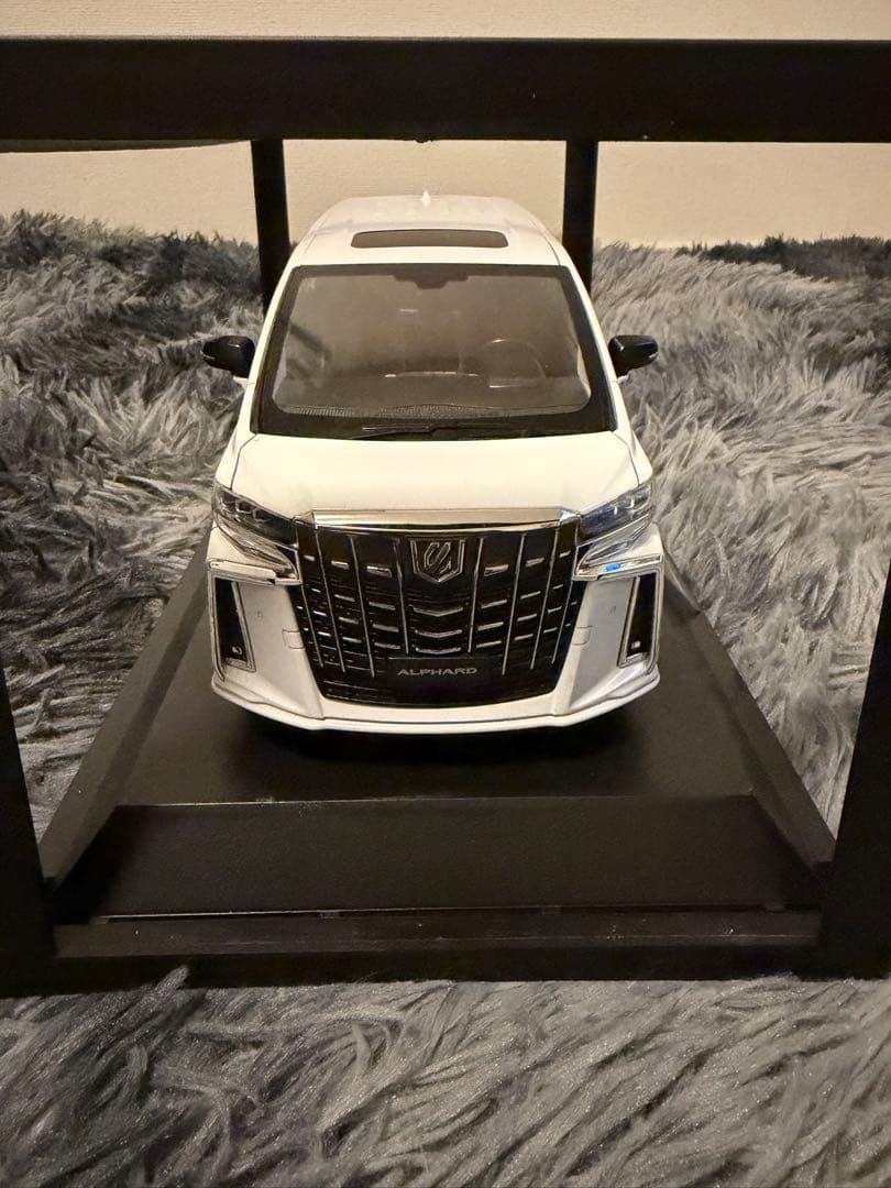 ブラック入荷！値下げ不可 トヨタ アルファード ミニカー 1/18 ホワイト