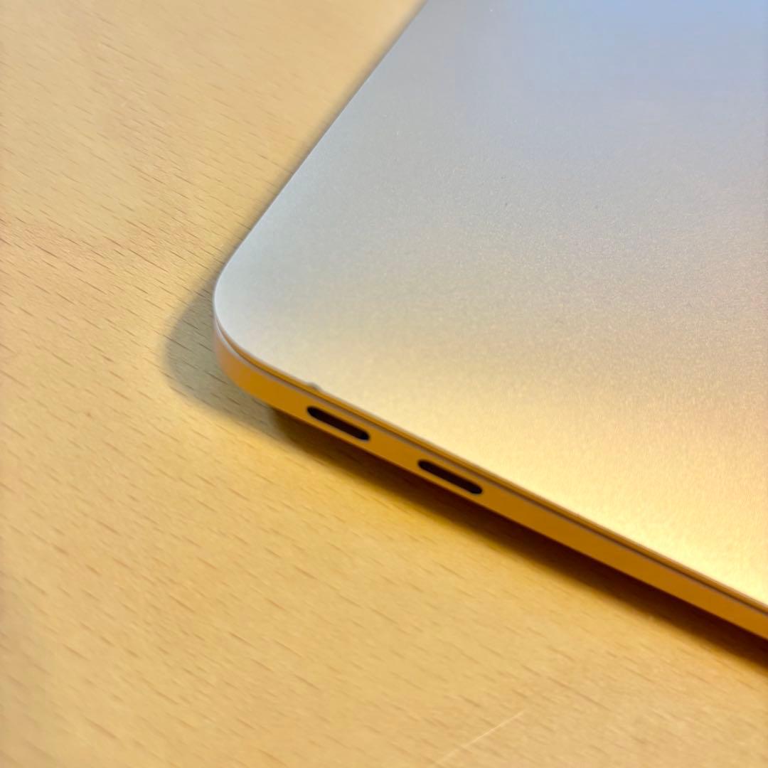 MacBook Air 《Apple M1チップ搭載13インチ》