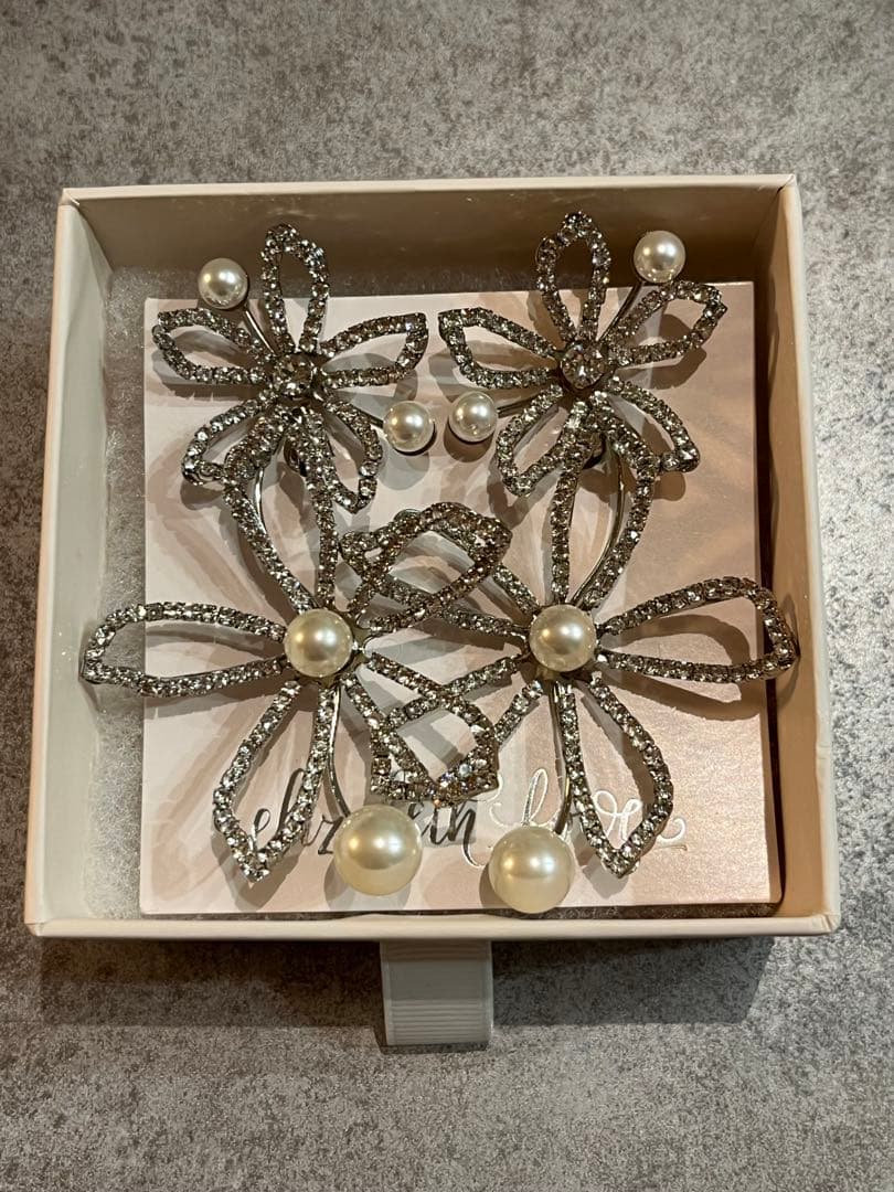 Elizabeth bower Pavet Pearl イヤリング　シルバー