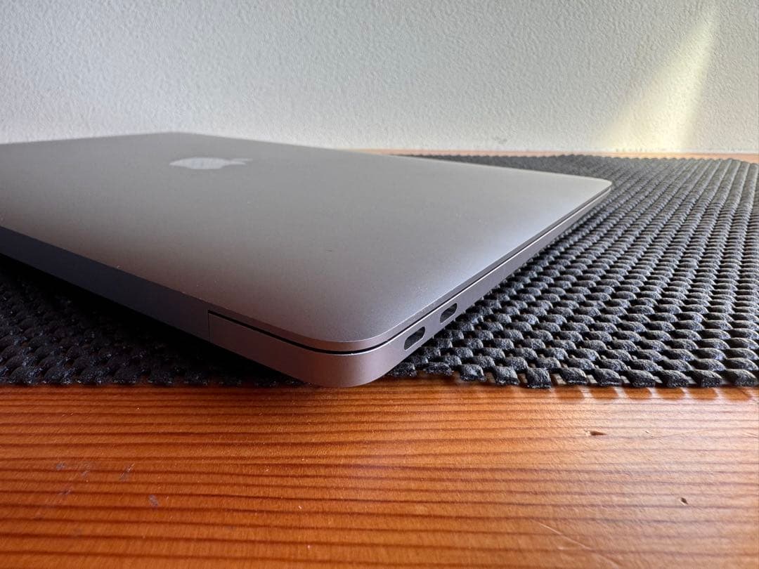 M1 MacBook Air 8GB 【キーボード不良タッチパッド不良】