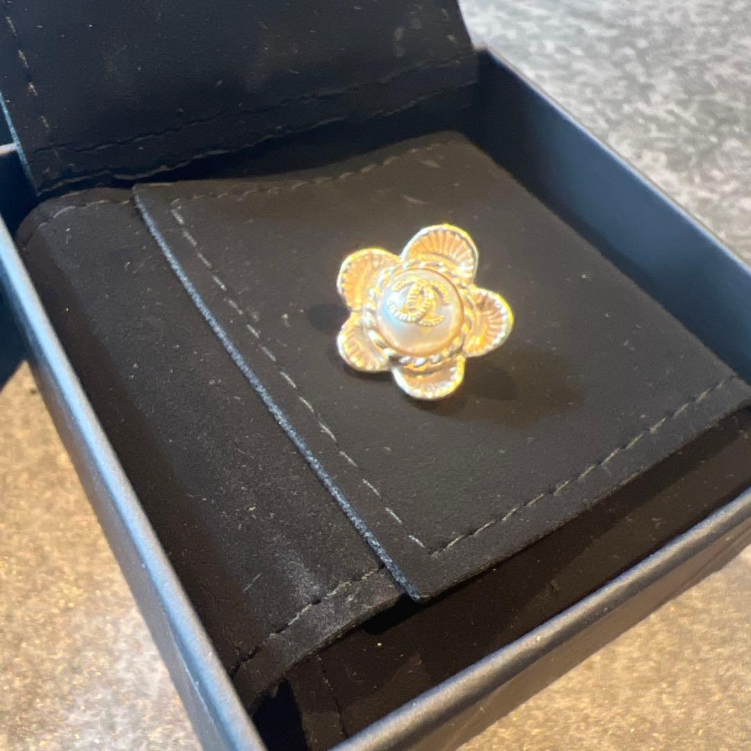 シャネル　カメリア　ピアス(片耳)