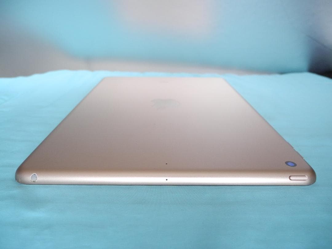 新品ペン付　第8世代iPad