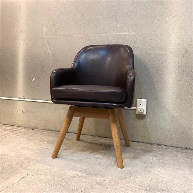 ウニコのピーヴォチェア