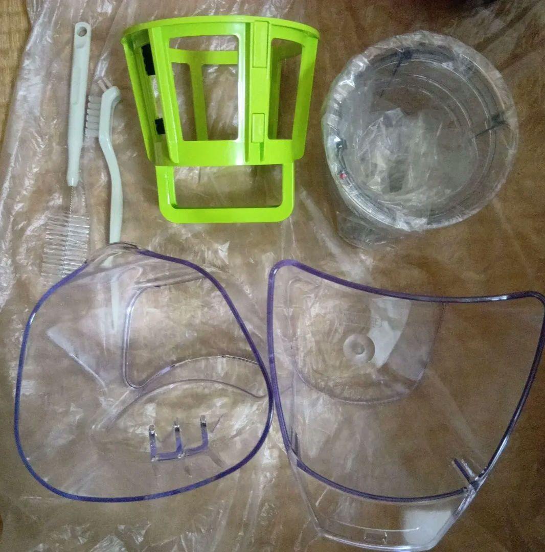 クビンス 赤い縦型ジューサー　フローズンデザートストレーナー付き