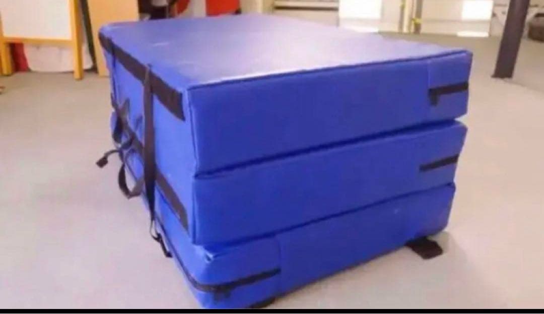 持ち運びマット【屋内外対応】厚み十分！　リュック・手さげ携行OK!