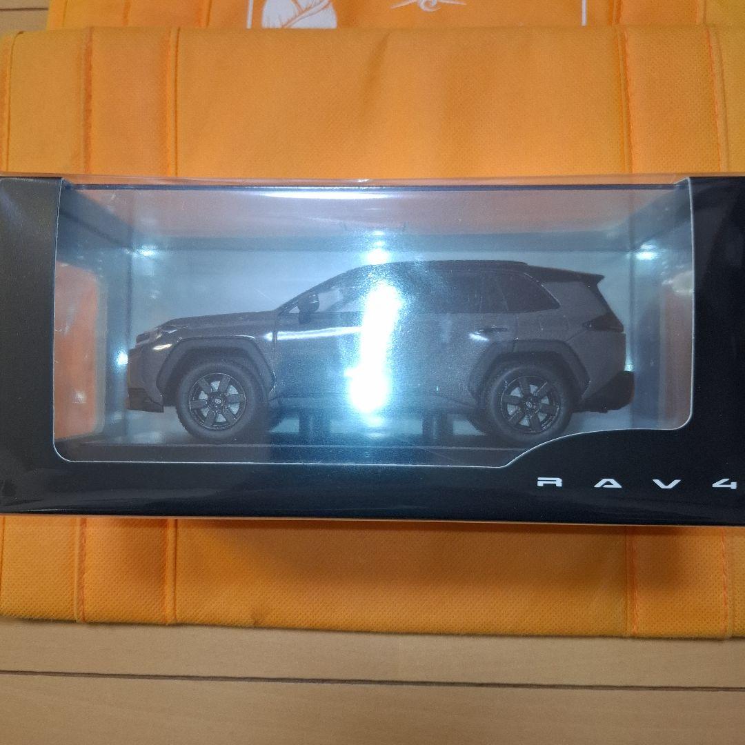 新RAV4 アドベンチャー1/30ミニカー カラーブラック×アーバンロック未開封