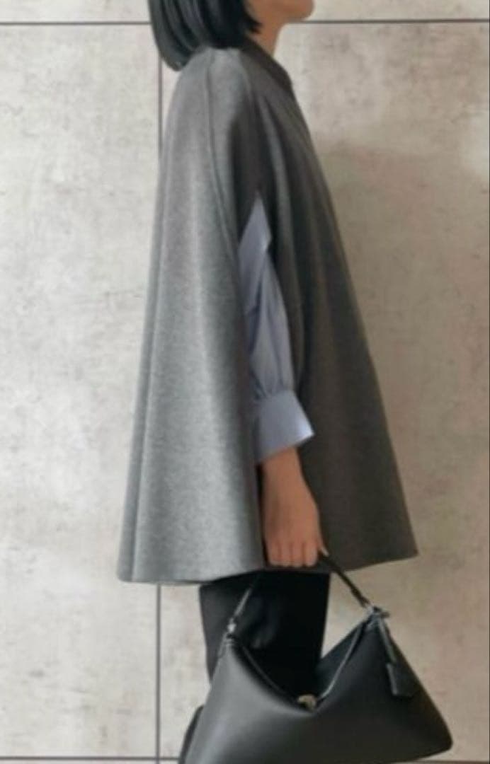 ミラオーウェン　グレー ケープコート