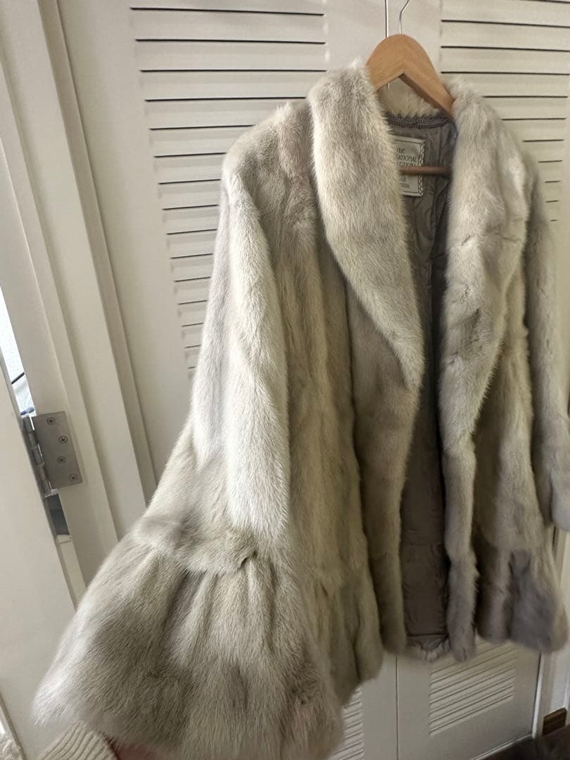 希少ベージュグレーカラー 高級THE INTERNATIONAL ミンクコート