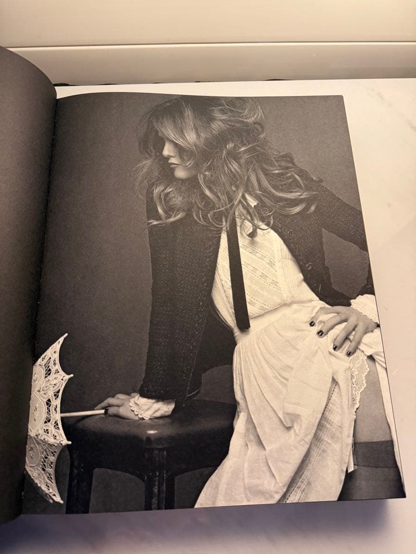 THE LITTLE BLACK JACKET 初版 2012年シャネル 写真集