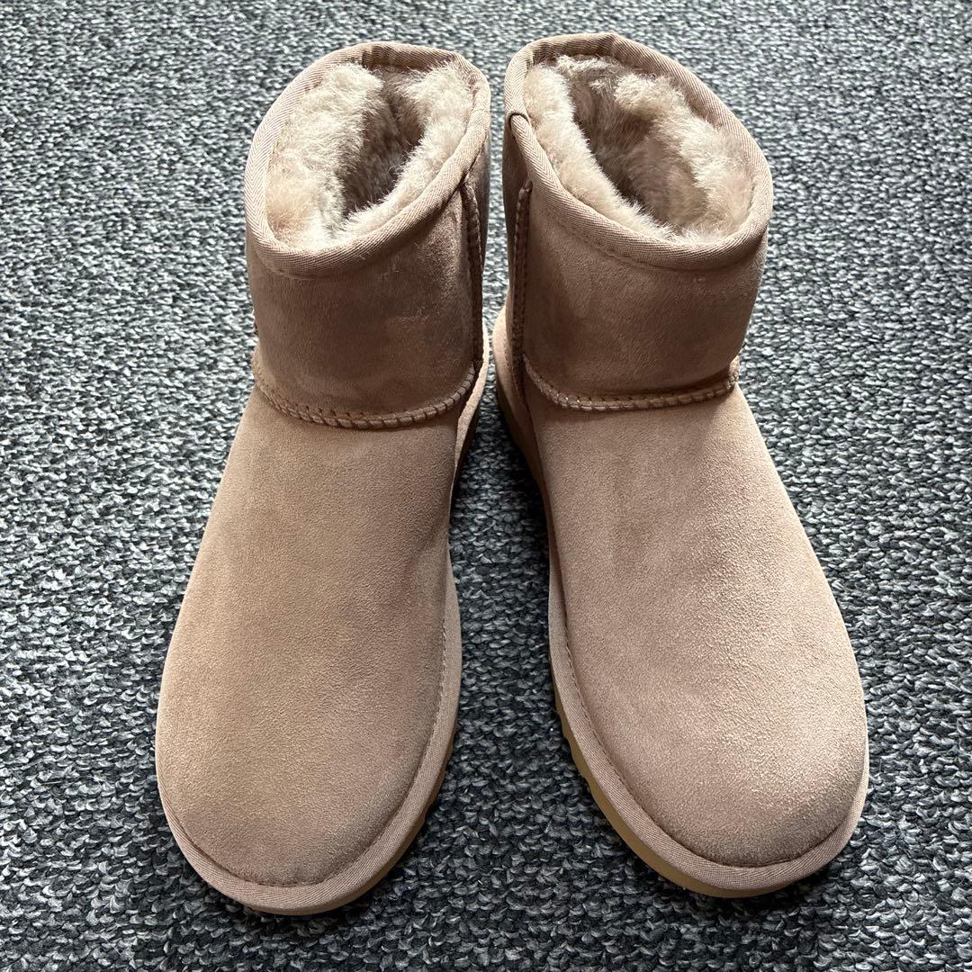 新品・未使用品 UGG CLASSIC MINI II ページュ 24.0cm