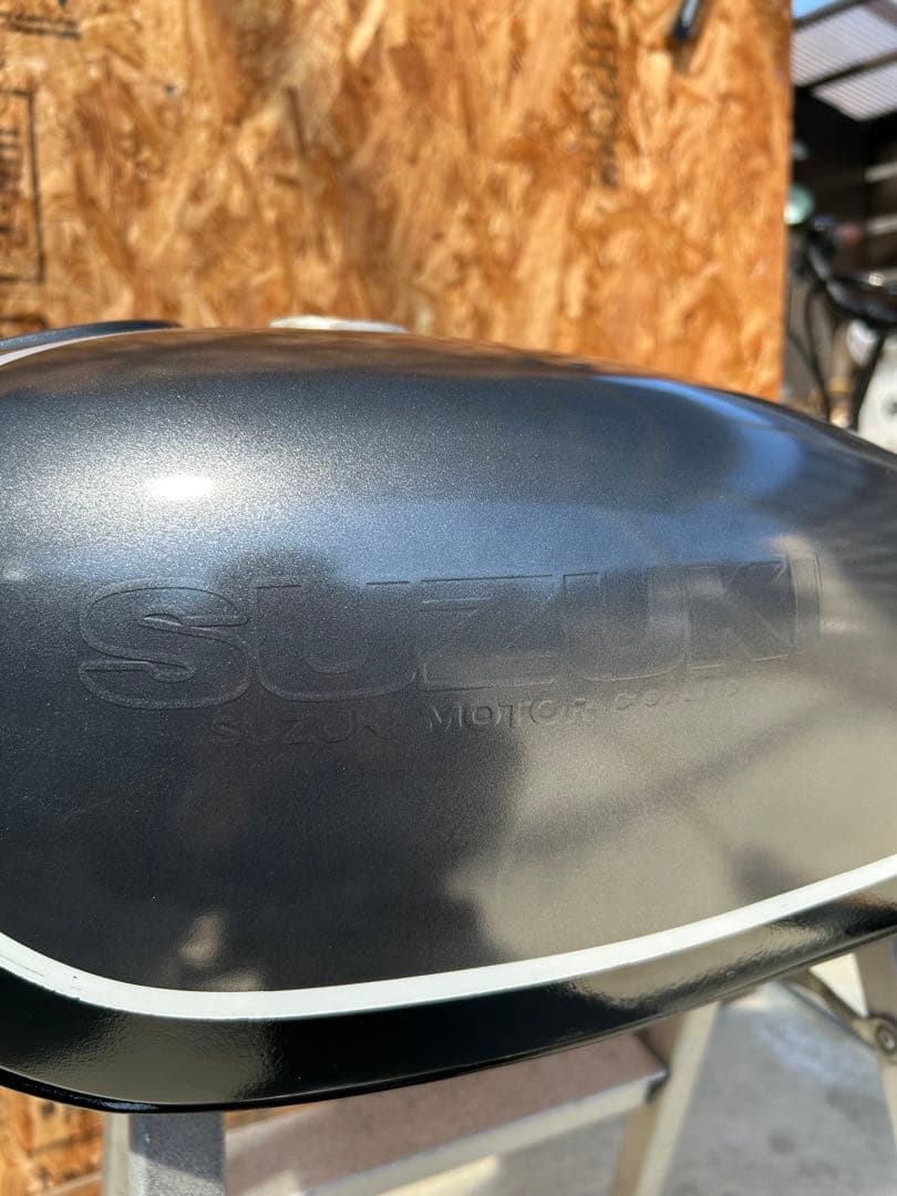 SUZUKI ブラックタンクとサイドパネルセット