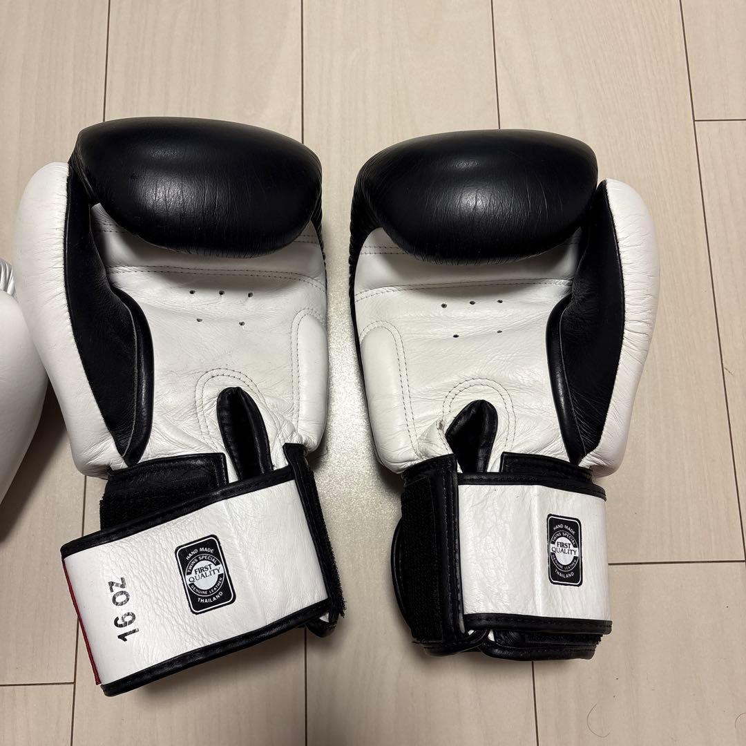 TWINS ボクシンググローブ 8oz ホワイト/16oz ブラック