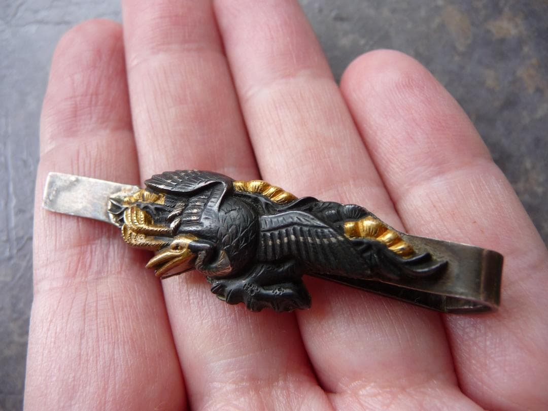 金工銅地鍍金鶴松図片目貫　ネクタイ装飾