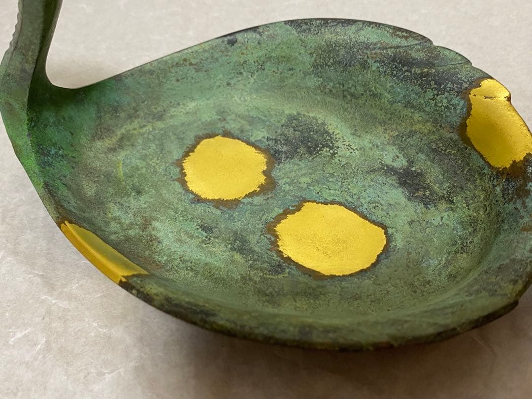 秦蔵六造り　塗金銅花生と塗金銅瑞鳥置物のセット