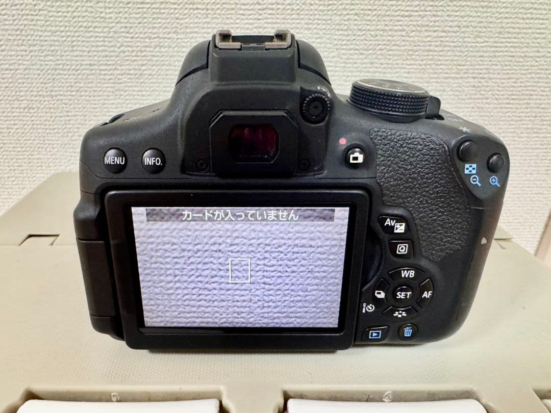 Canon EOS Kiss X8i 本体と付属品