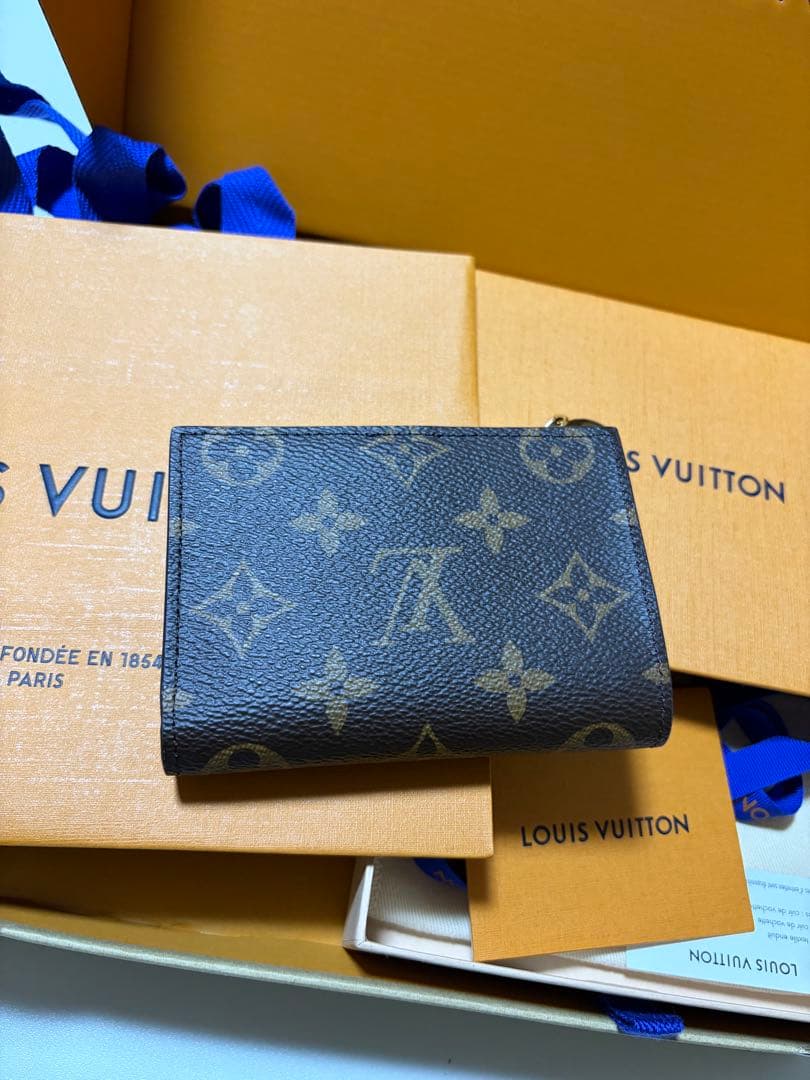 Louis Vuitton ルイヴィトン ポルトフォイユ・リサ