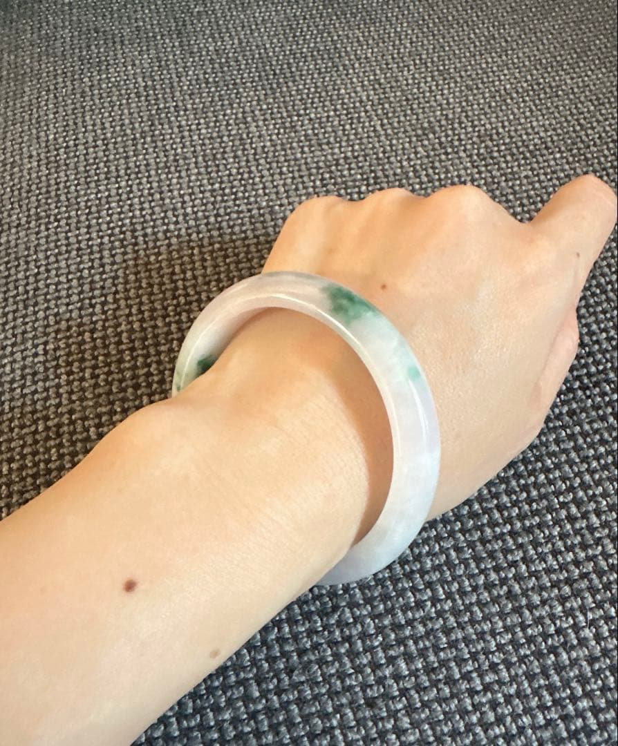 翡翠ヒスイ　ホワイトグリーンバングル