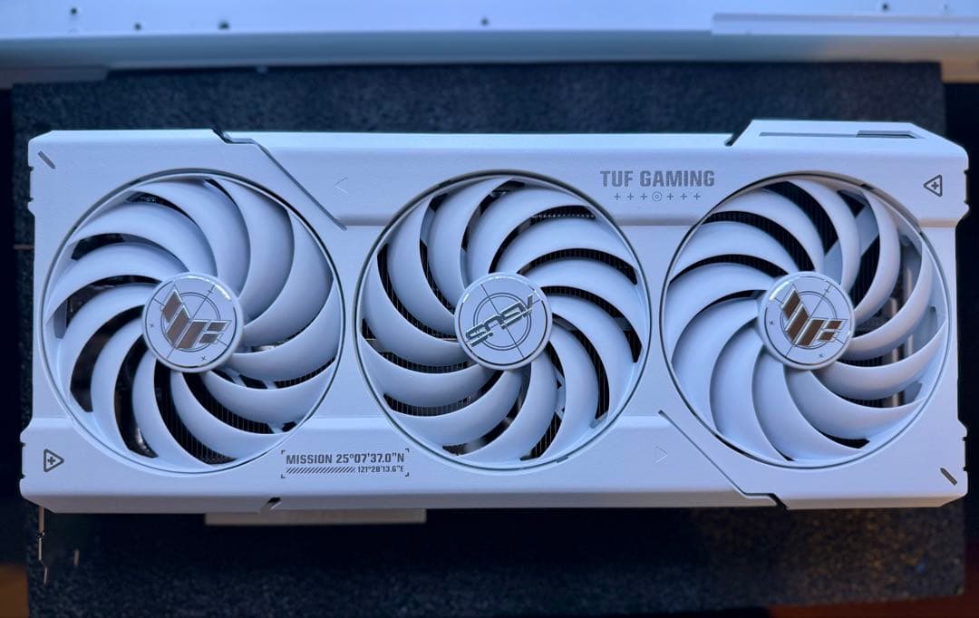 グラフィックボード・グラボ・ビデオカード ASUS TUF GAMING Radeon RX 7800 XT White