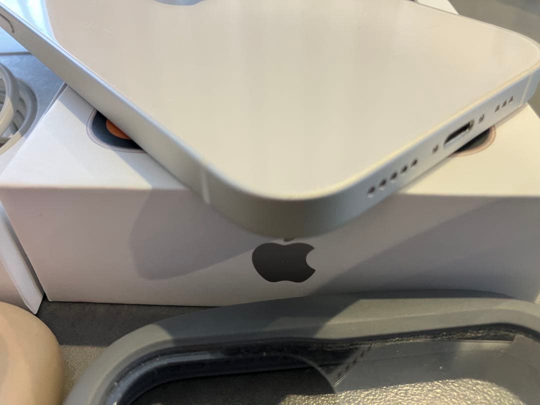 【美品】iPhone 12 128GBホワイト 本体 充電ケーブル付き