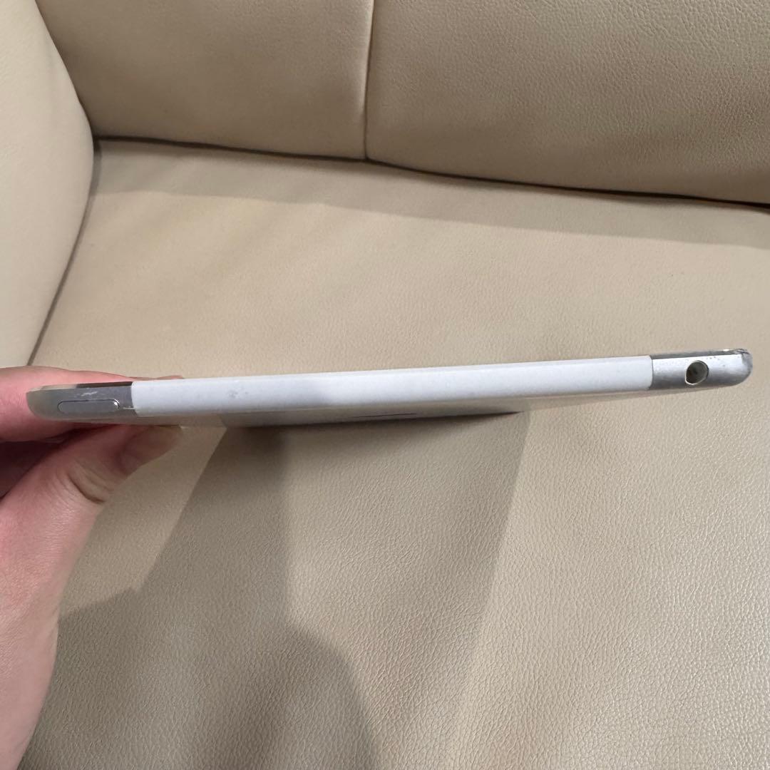 【Apple】 iPad mini4 シルバー セルラーモデル　バッテリー90%