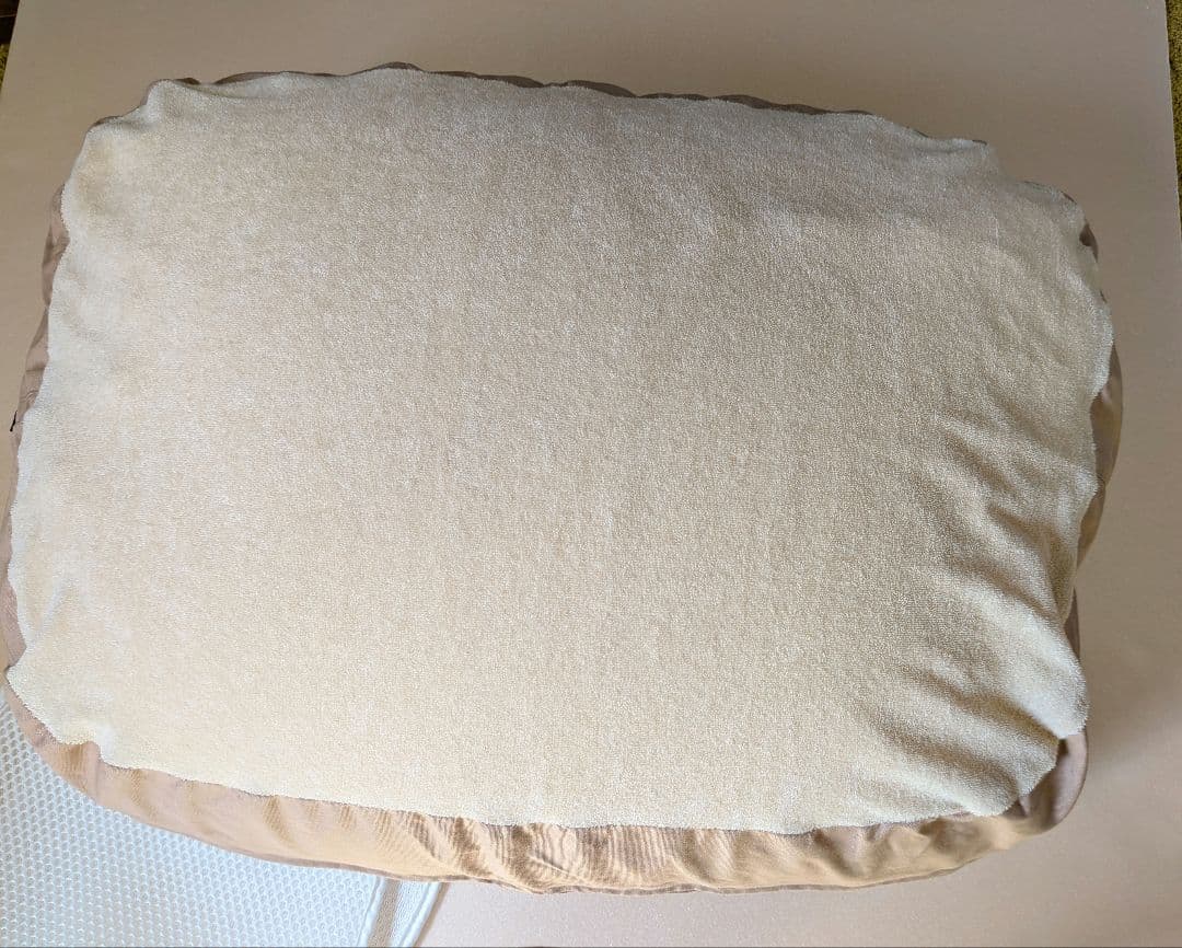 美品　おやすみたまご　授乳クッション