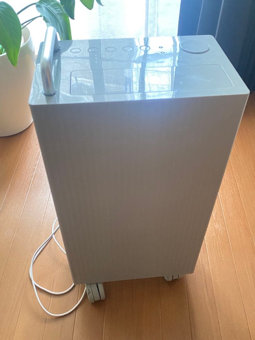 2022年製　Cado DH-C7100 除湿機 グレー