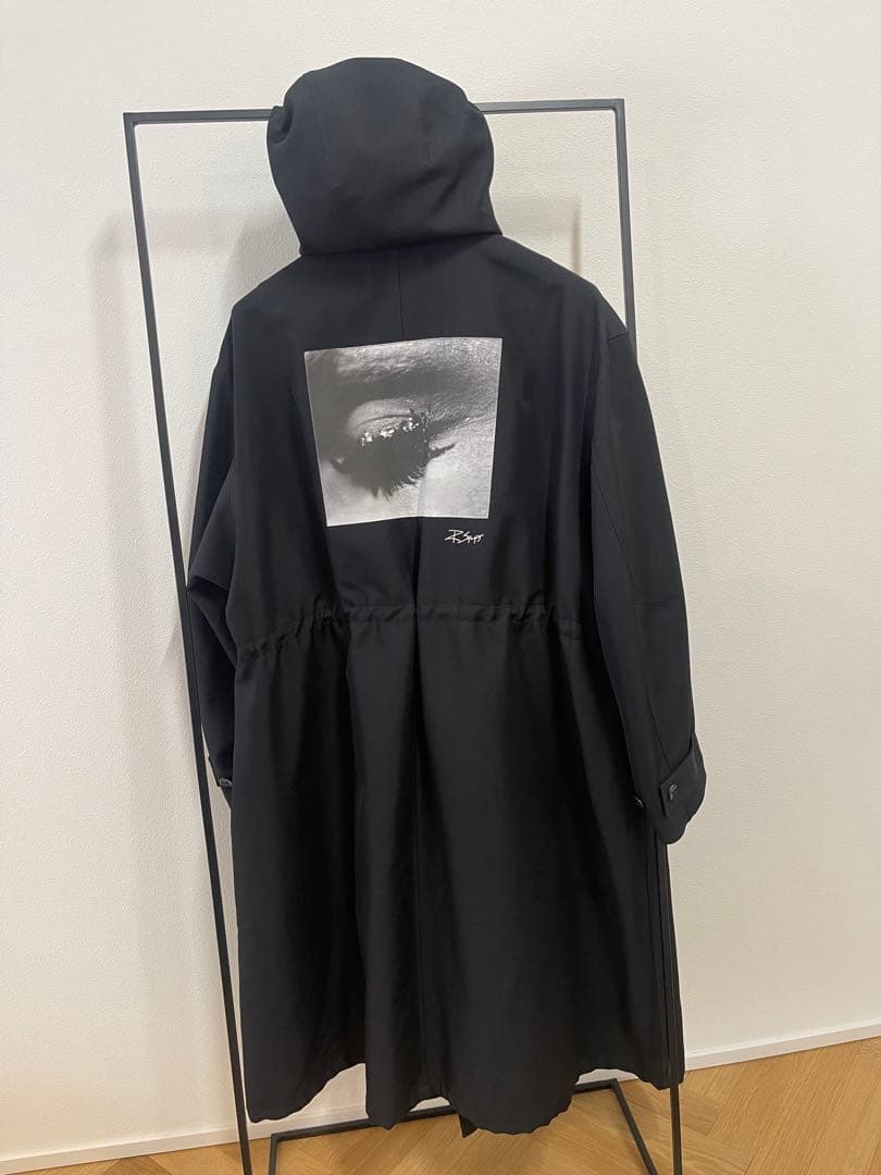 フード付き黒モッズコート