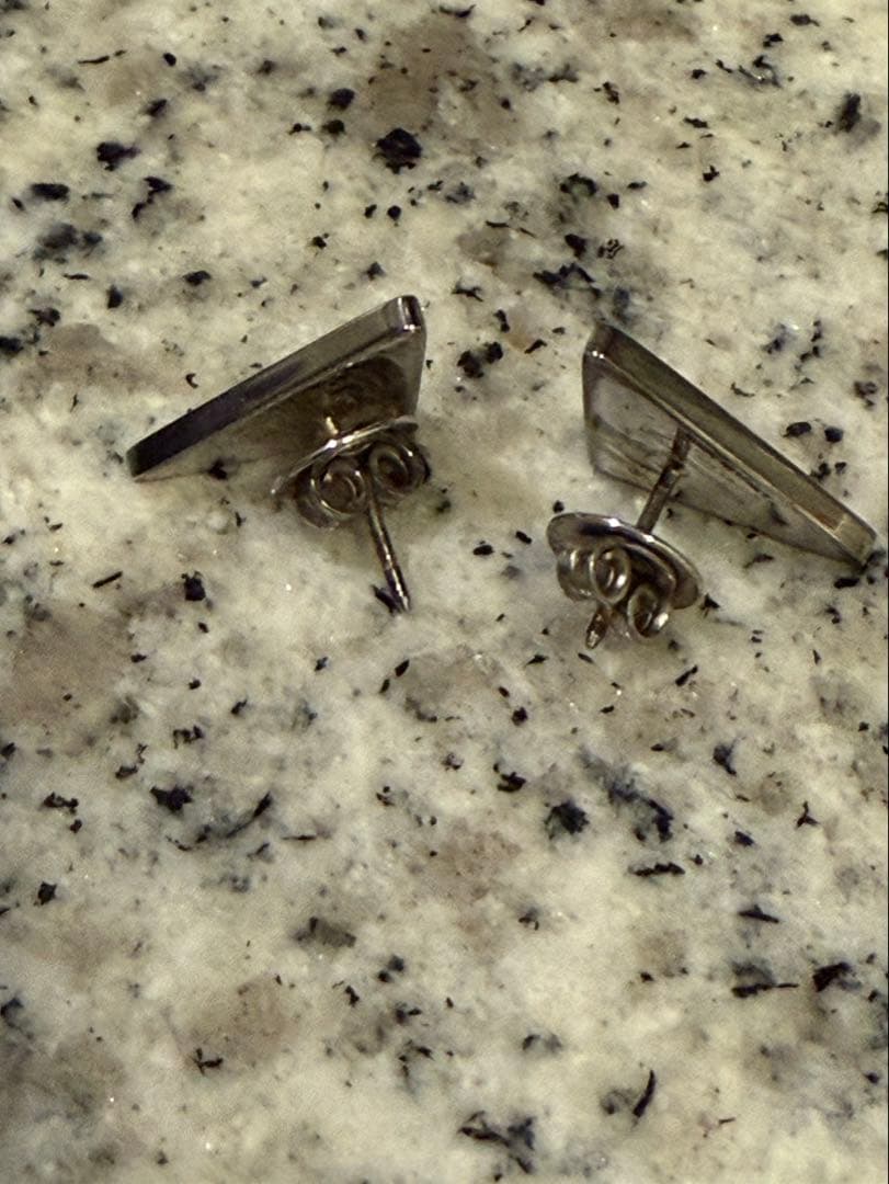 PRADA ブラック三角ピアス オリジナルポーチ付き