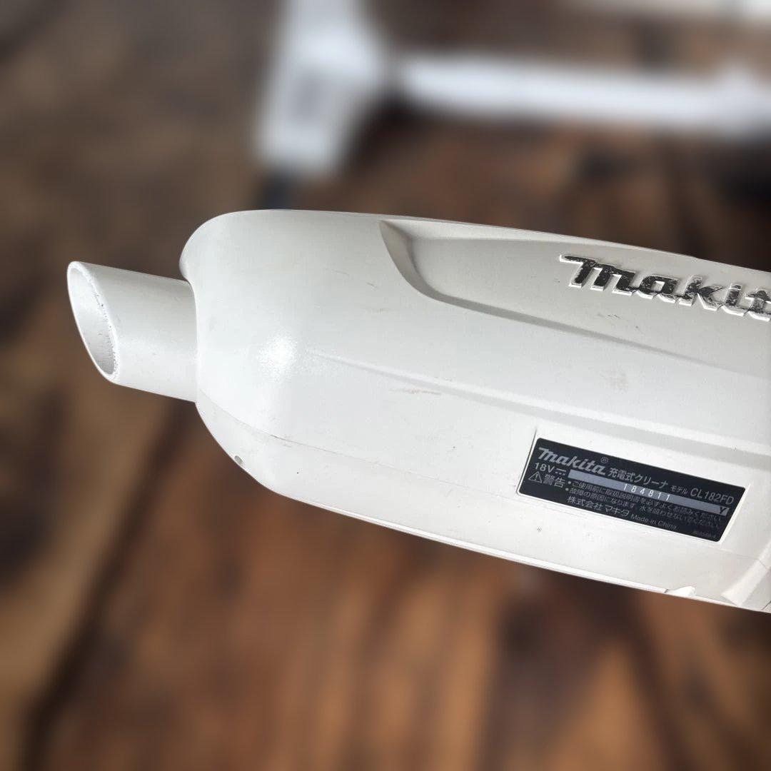 makita 充電式クリーナー CL182FD 18Vバッテリー付 掃除機