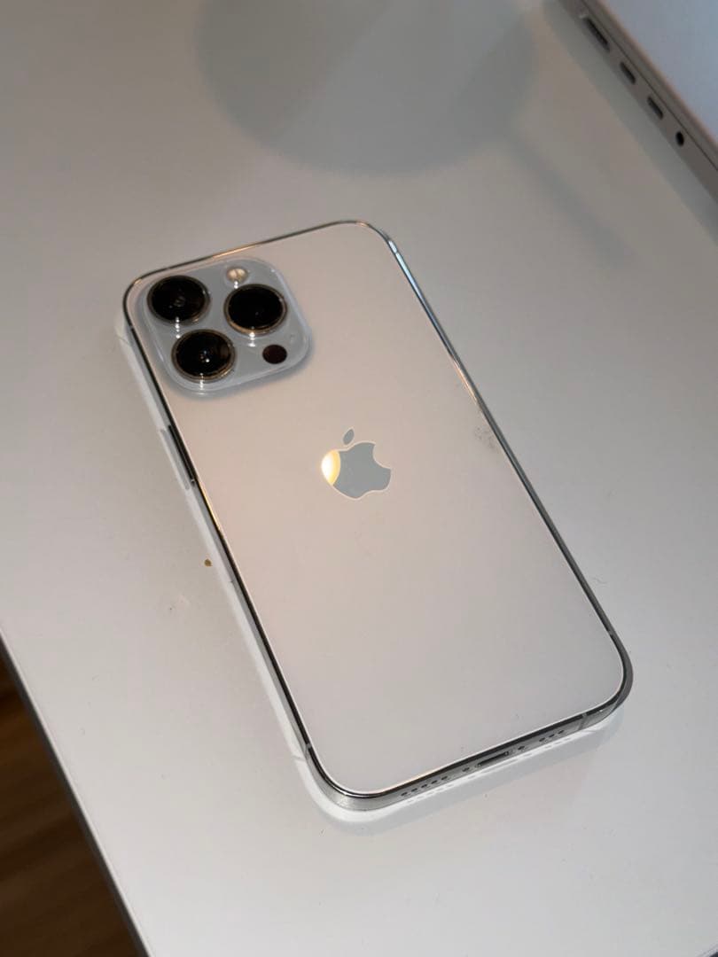 Apple iPhone 13 Pro シルバー　512GB シャッター音無し