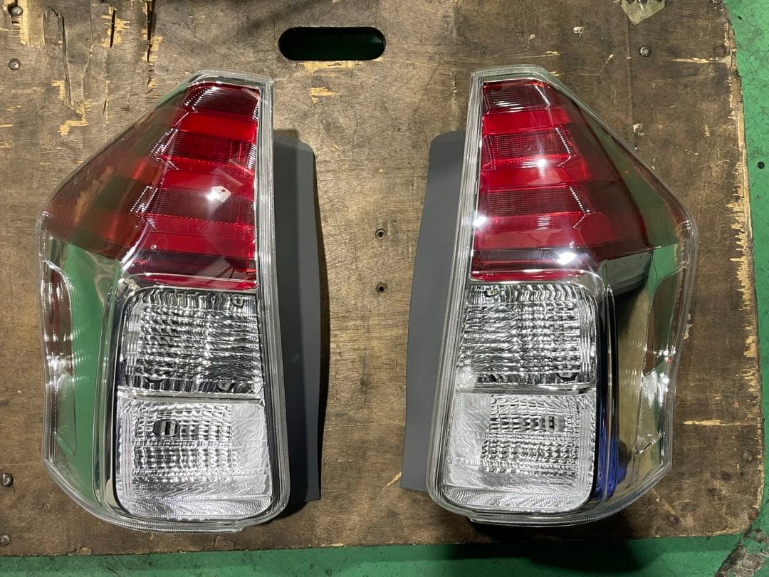 プリウスα 後期　DEPO製　US仕様テール