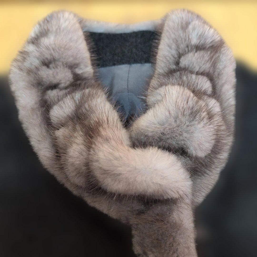 新品未使用品ダークグレーカシミヤ100% ミンク毛皮襟付きロングコート