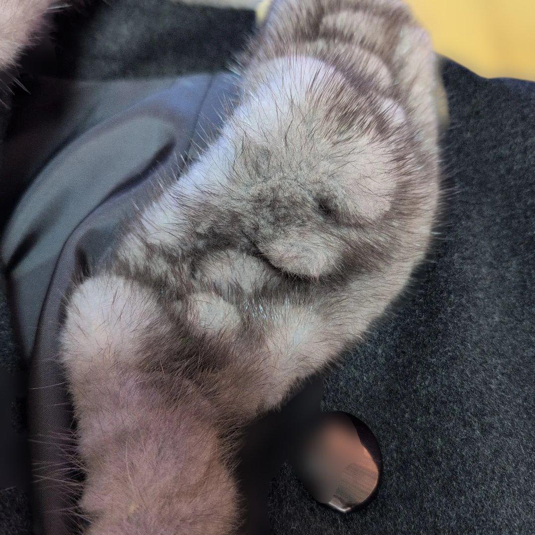 新品未使用品ダークグレーカシミヤ100% ミンク毛皮襟付きロングコート