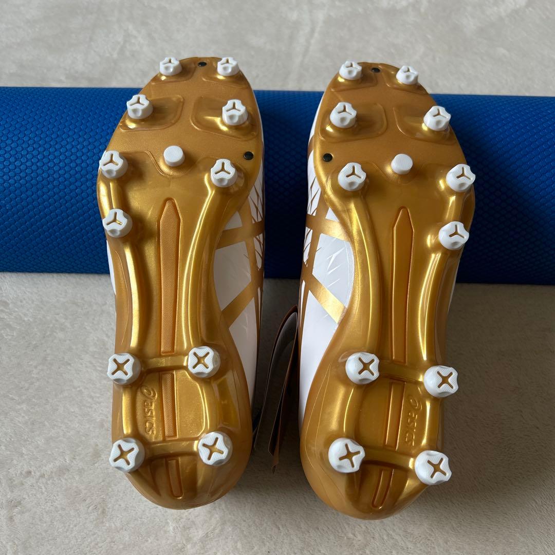 ASICS スパイクシューズ ホワイト/ゴールド