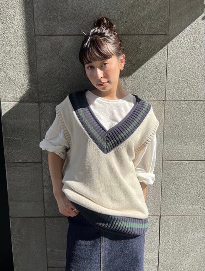 新品未使用CREDONAチルデンニットベスト　クレドナ　秋冬