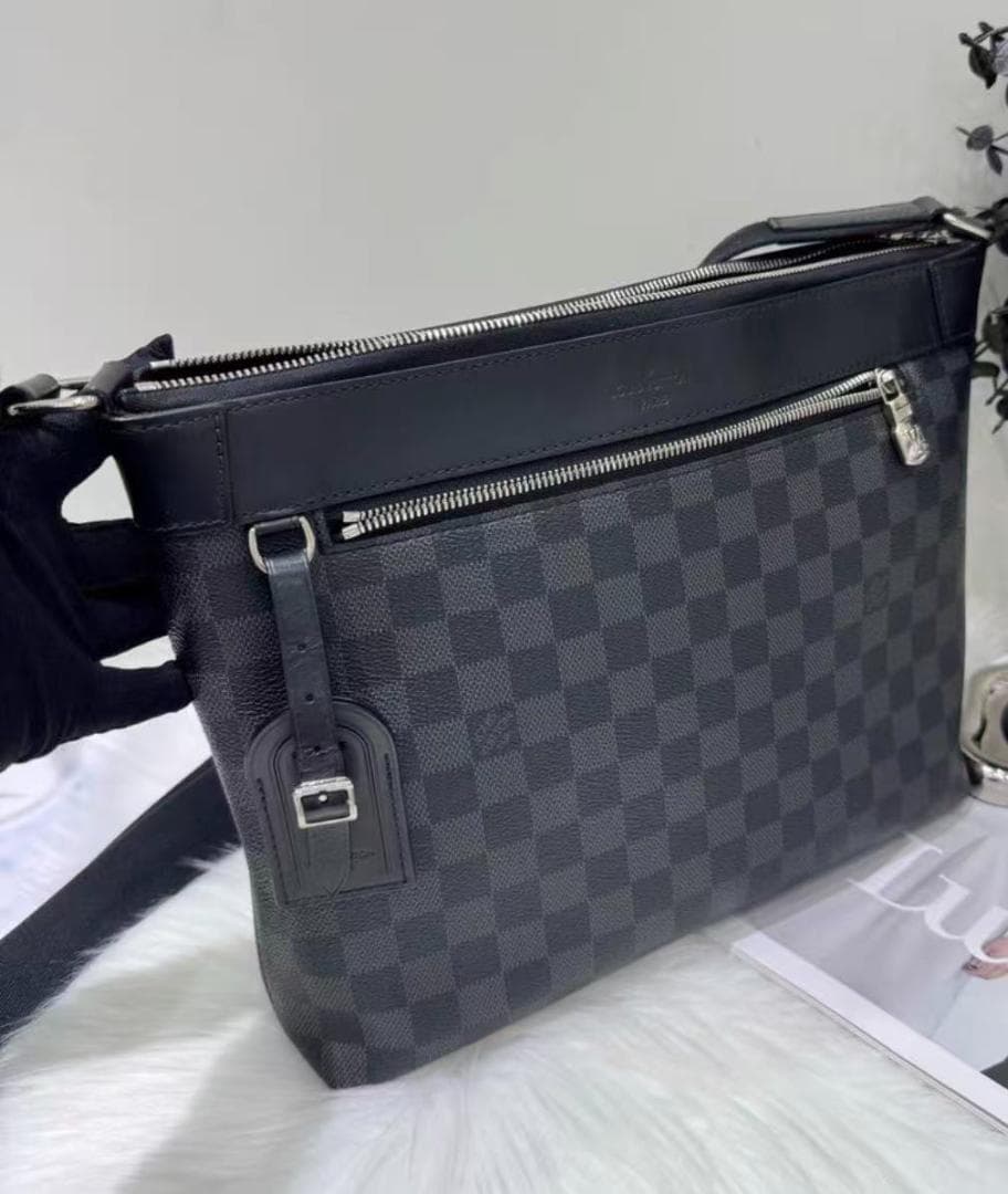 ダミエグラフィット メッセンジャーバッグ