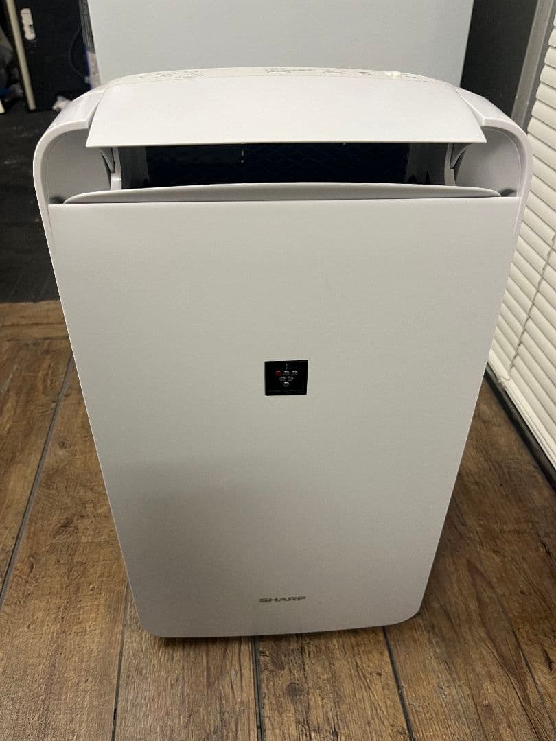 SHARP除湿機CM-J100-Wプラズマクラスター 2020年製動作確認済み。