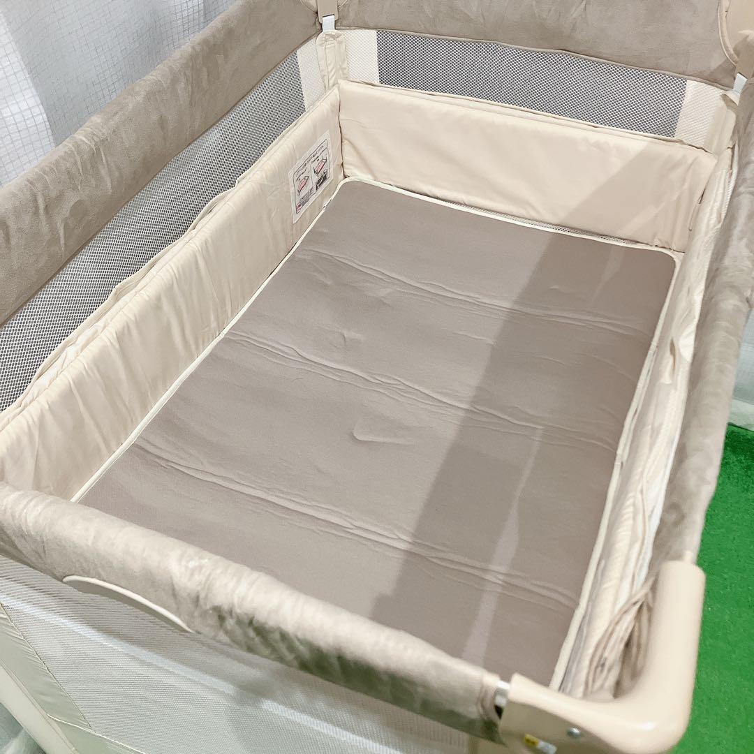 美品 Aprica ココネルエアープラス ベビーベッド ホワイト 洗えるマット