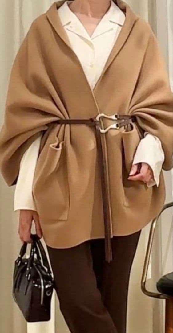 ウィムガゼット　新品タグ付き　リバーケープ