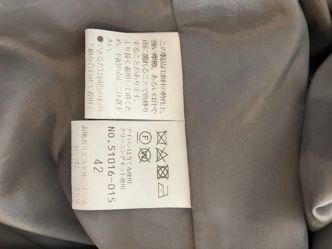 ローズティアラ　42 ジュエル　グレーワンピース　刺繍