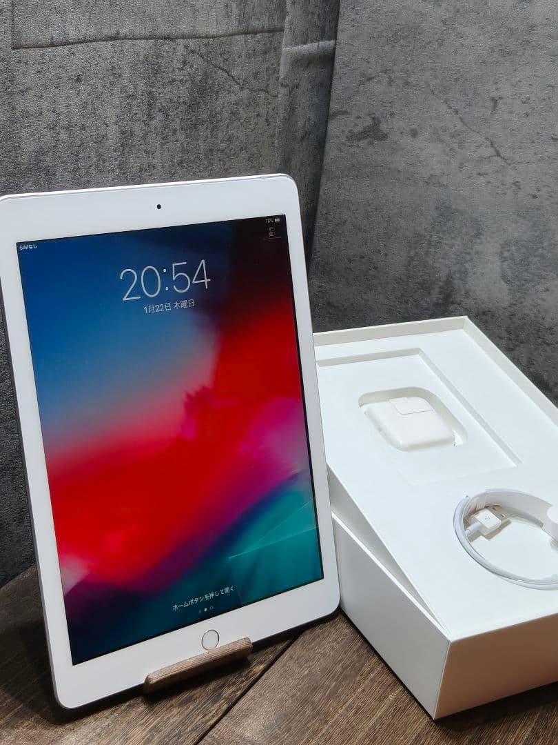 美品 Apple iPad 第6世代 9.7インチ セルラーモデル