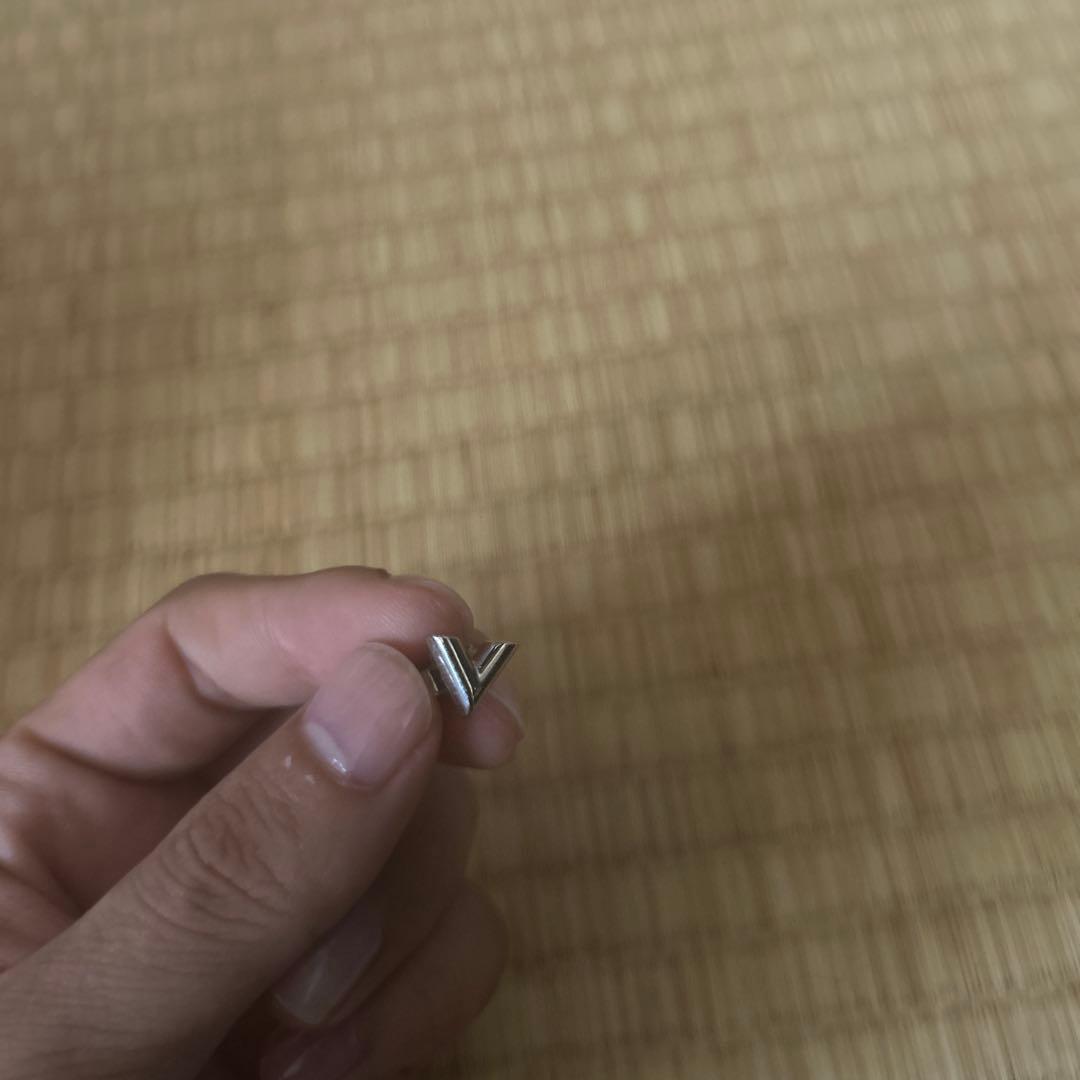 ルイヴィトン エッセンシャルV シルバー ピアス