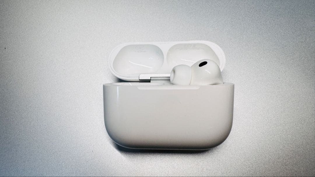 AirPods Pro 3 ケースと右のみ